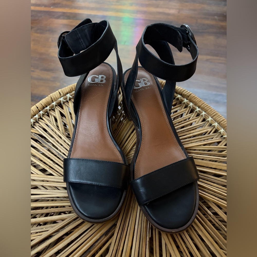 Gianni Bini women’s black heels
